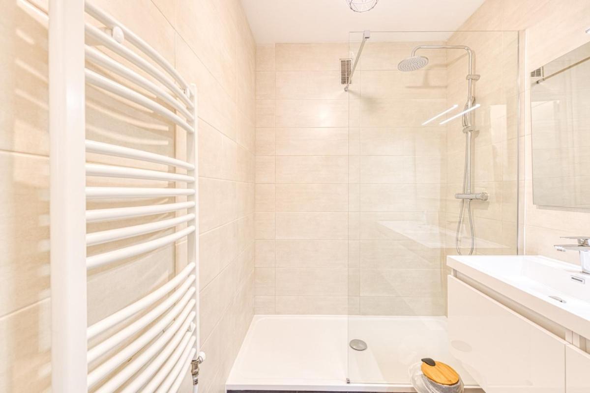 Magnificent Apartment, 4 Bedrooms, Fiber Wifi เกรอน็อบล์ ภายนอก รูปภาพ
